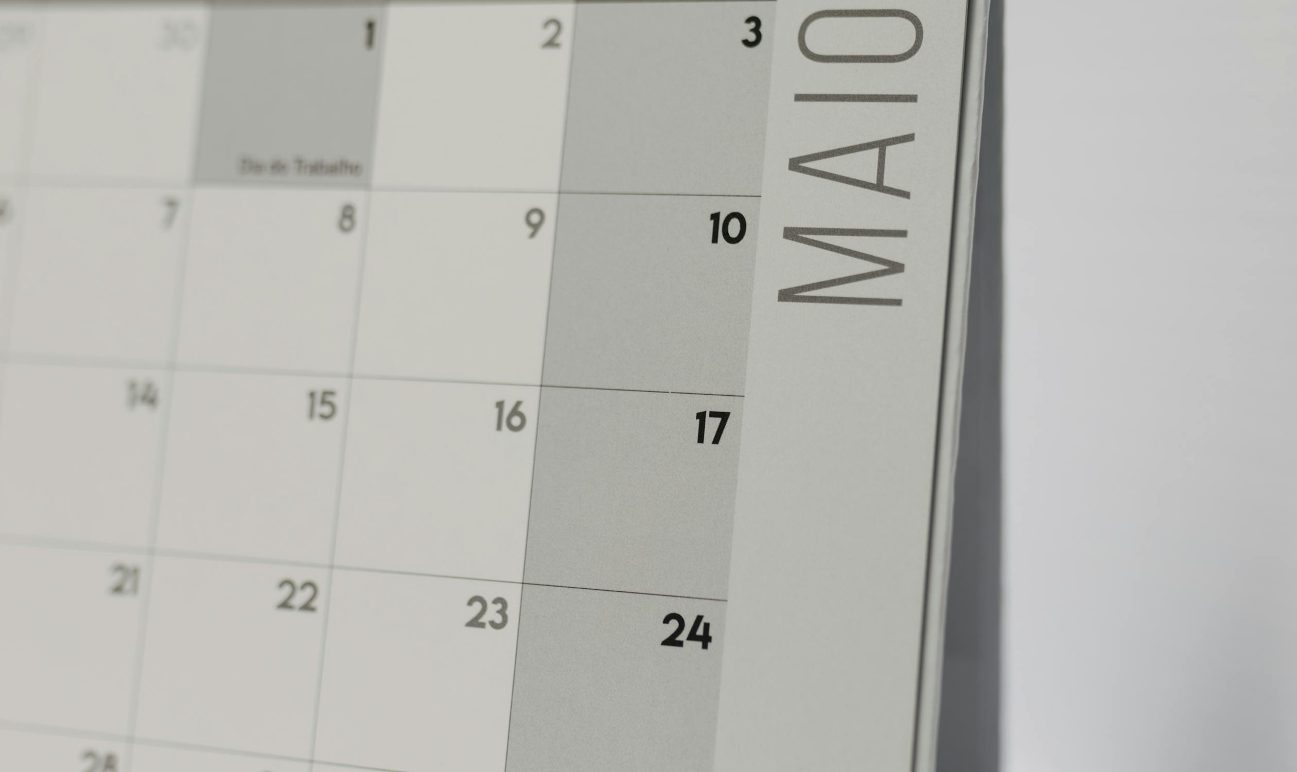 Day Trading vs Swing Trading Options: Time Decay, Gamma Risk, and Which Style Fits Your Schedule