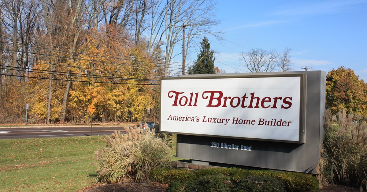 Toll Brothers (TOL) Q3 2026 Earnings Options Setup: Pricing a Luxury Homebuilder Into the Rate-Cut Debate
